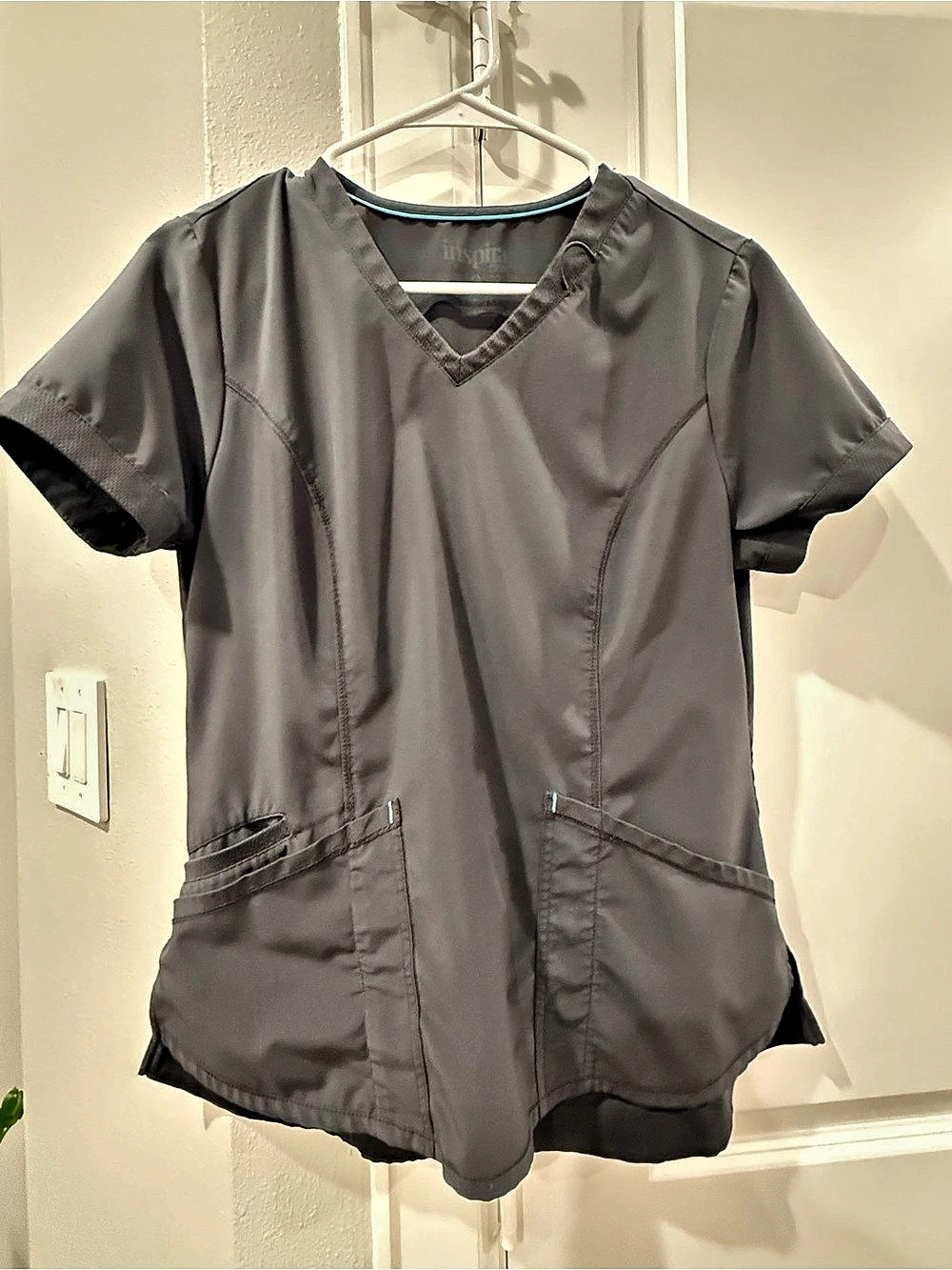 Inspira Short Sleeve Scrub Top in Gray Like New